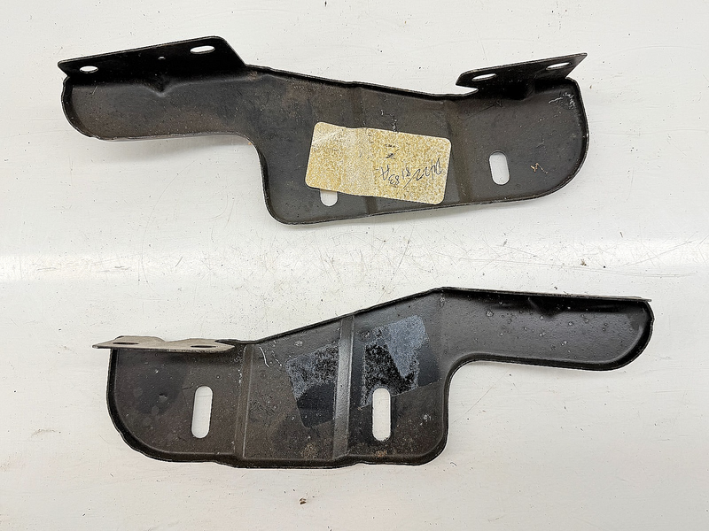 NOS 1974 FORD MUSTANG PAIR GRILLE MOUNT BRACKET D4ZZ-8183-A C58-4