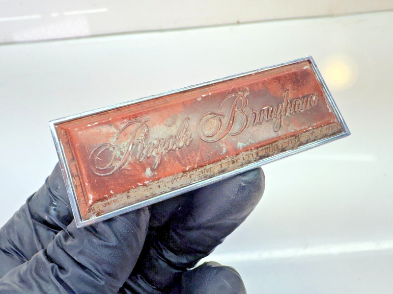 OEM Oldsmobile Royal Emblem BROUGHAM 88 20194799 Woodgrain Olds Ornament B32-180