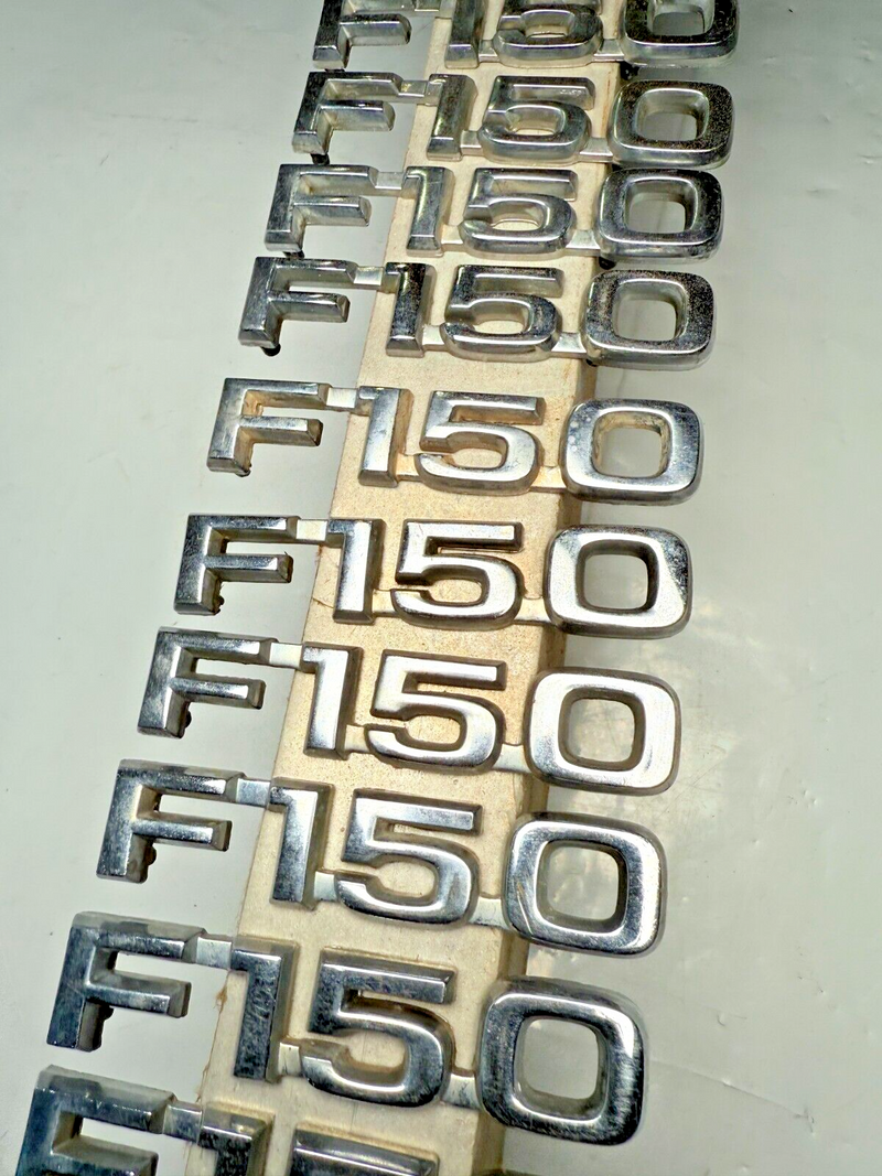 (1) OEM 980 - 1982 FORD F150 TRUCK SIDE METAL EMBLEM BADGE 80 81 82 B32-185