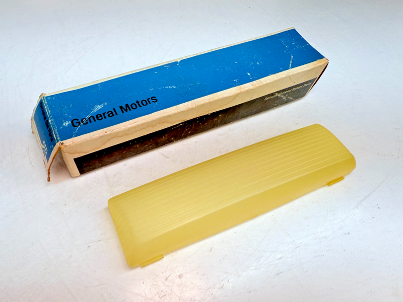 NOS Genuine GM 1969 - 1973 C3 Corvette Dome Light Lens 4837868 B81-27