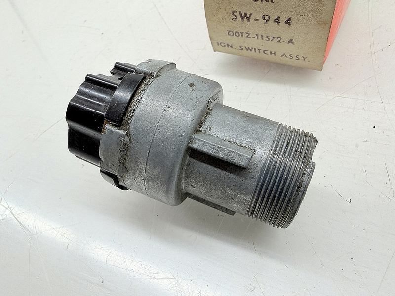 NOS 1970 - 1976 FORD F100 F250 F350 IGNITION SWITCH SW-944 D0TZ-11572-A C77-6