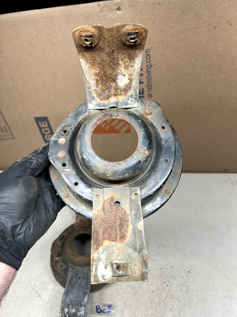 1960 GM Impala BelAir Biscayne Headlight Bucket Mounting Bracket El Camino B25-3