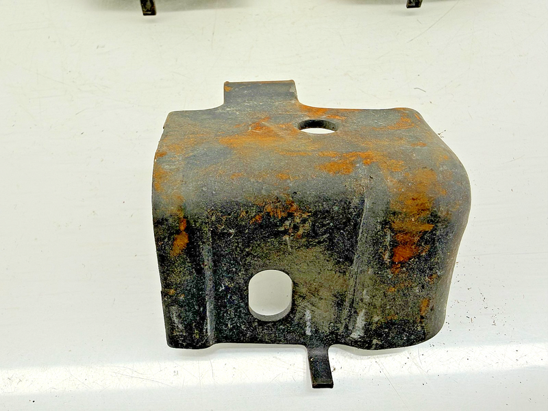 (1) NOS 1974 Ford Mustang Hatchback Mach 1 HOOD SUPPORT ROOD RETAINER CLIP C60