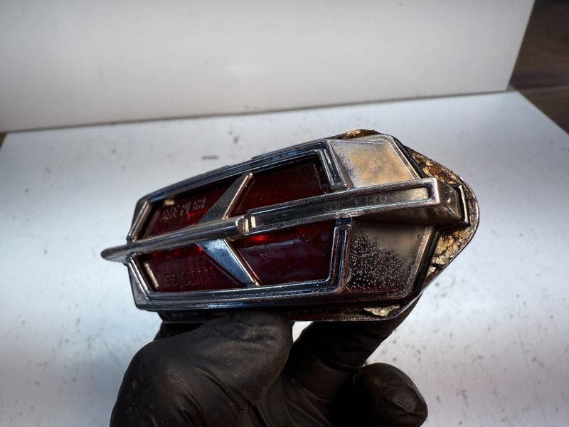 Rare Chrome OLDSMOBILE MARKER LIGHT GUIDE 35 HOUSING 39 SAE PI 68 OLDS B44-20