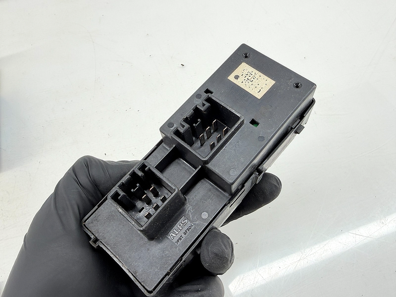 OEM 2002 - 2005 Ford Excursion Master Power Window Switch 1L2Z-14529-BA C30-44