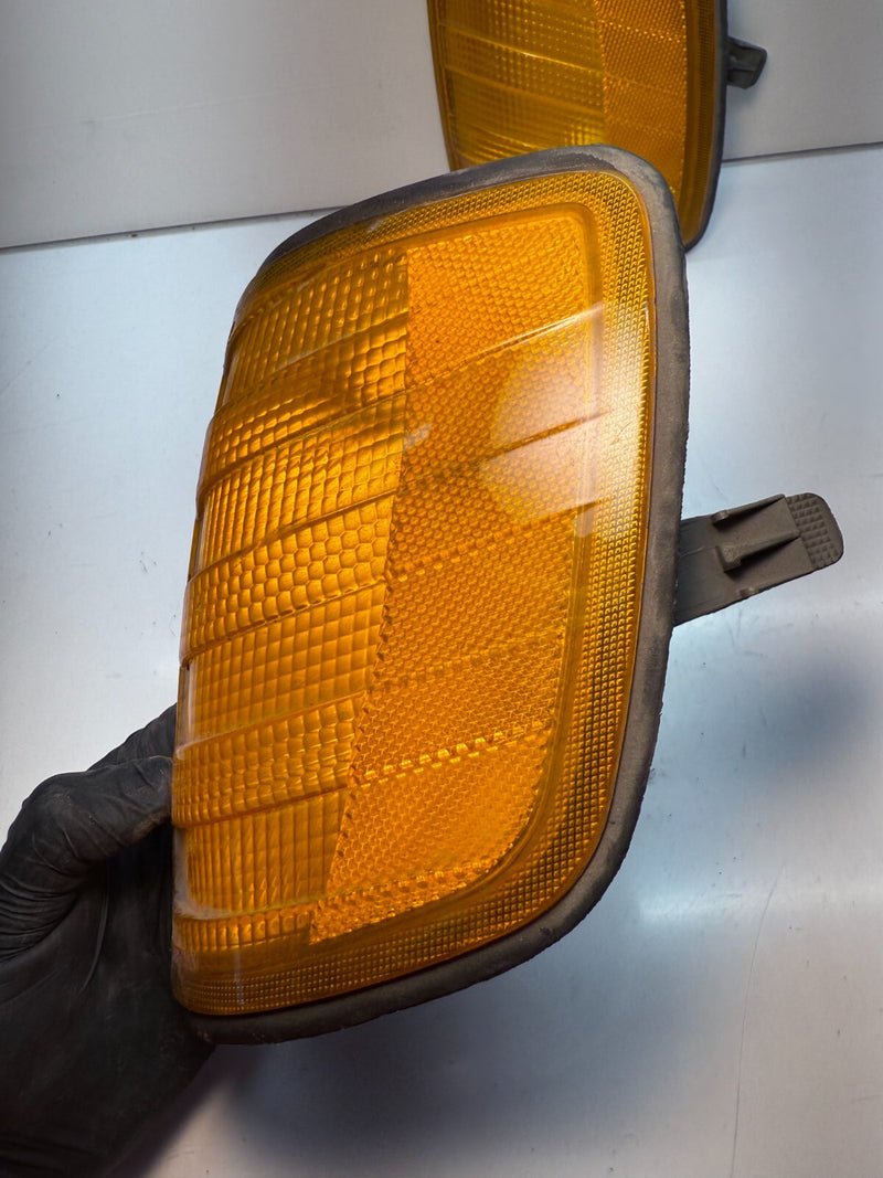 OEM 1993 1989 MERCEDES 300 E RIGHT LEFT SET MARKER LIGHT CORNER SIGNAL C5-50