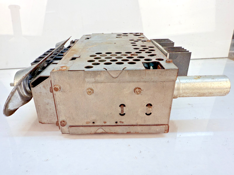 OEM 1959 - 1960 CHEVROLET IMPALA BELAIR BISCAYNE AM RADIO 59 60 B68-1