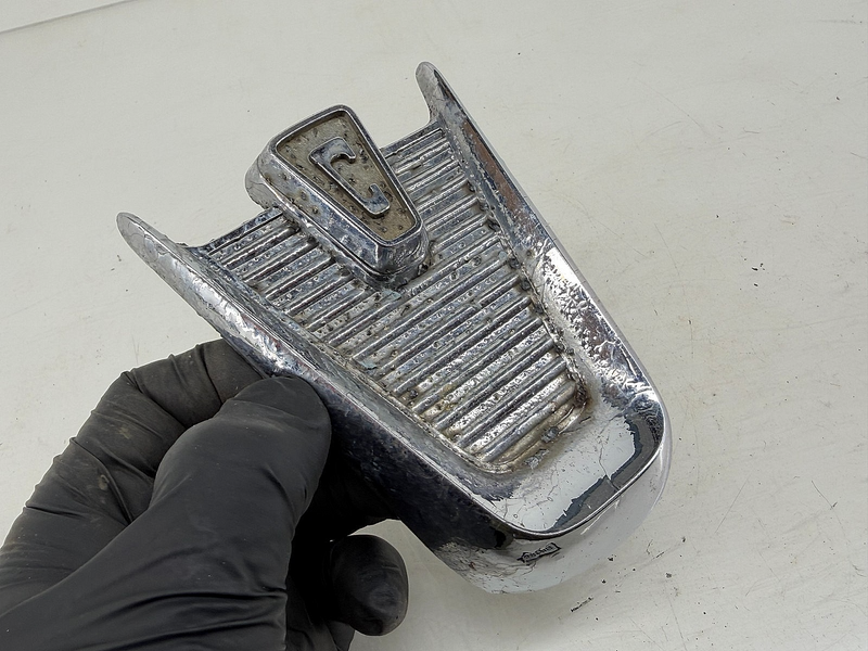 RARE OEM 1961 MERCURY COMET REAR TRUNK LATCH EMBLEM ORNAMENT C1GB6245525A B72-48