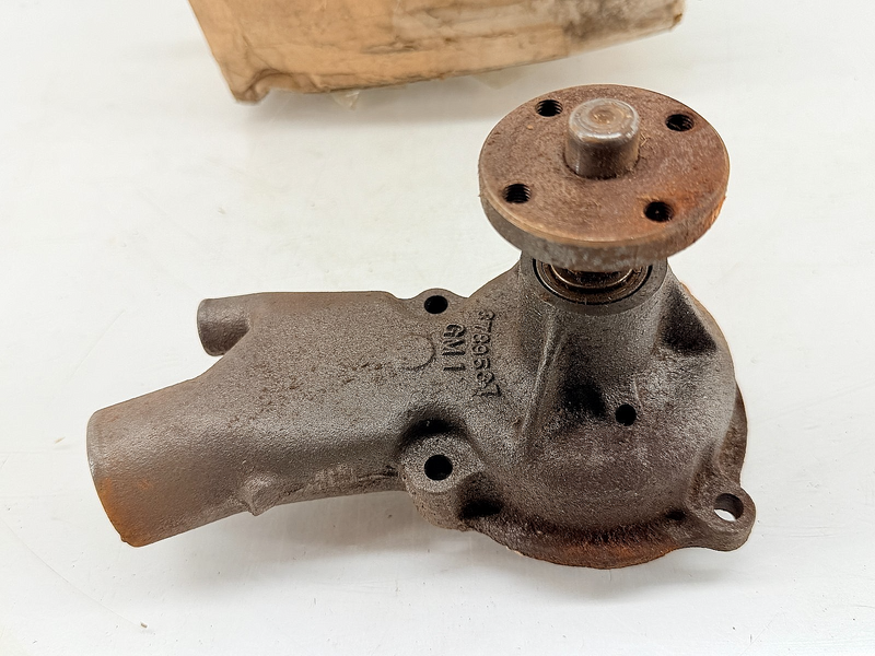 NOS 1963 1964 Chevrolet GMC Truck 292 4.8L 6-Cyl Water Pump GM 3789537 C73-14