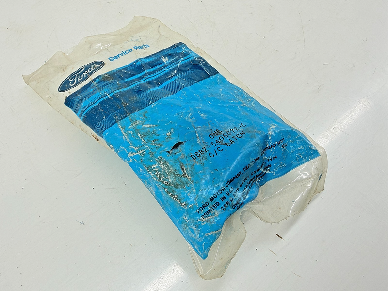 NOS 1979 - 1983 FORD MUSTANG GLOVE COMPARTMENT DOOR LATCH D8BZ-5406072-E C62-57