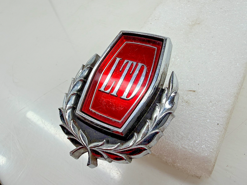 OEM 1973 1974 1975 Ford LTD Galaxie Front Grille Emblem D3AB-8B369-AC E7-119