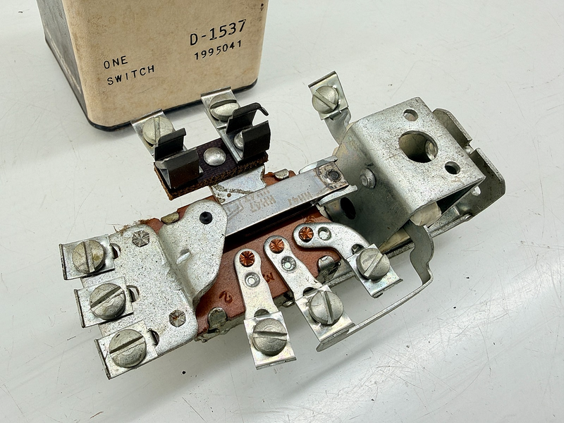 NOS 1940 - 1955 Chevrolet Corvette Pickup Suburban Deluxe Headlamp Switch C71-33