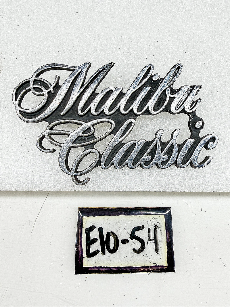 OEM 1974 - 1983 CHEVELLE MALIBU CLASSIC SCRIPT EMBLEM 345383 E10-54