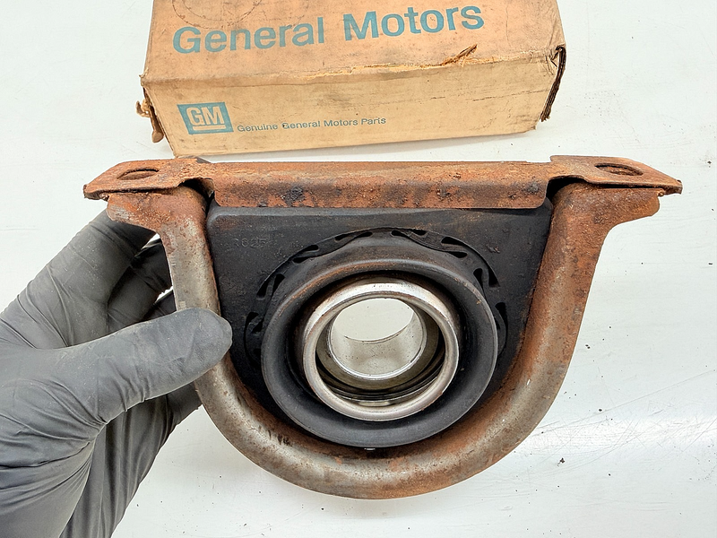 NOS 1955 - 1967 CHEVROLET GMC TRUCK  DRIVESHAFT SUPPORT BEARING 3765513 C72-5