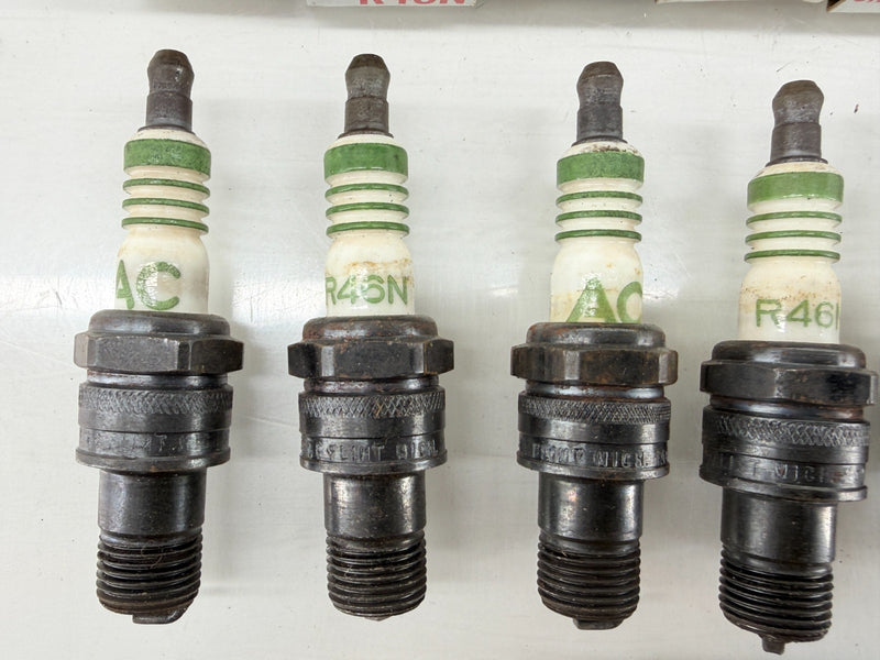 (8) 1960 - 1980 Green Ring AC "ACNITER" R46N Spark Plug GM # 5612826 C66-39
