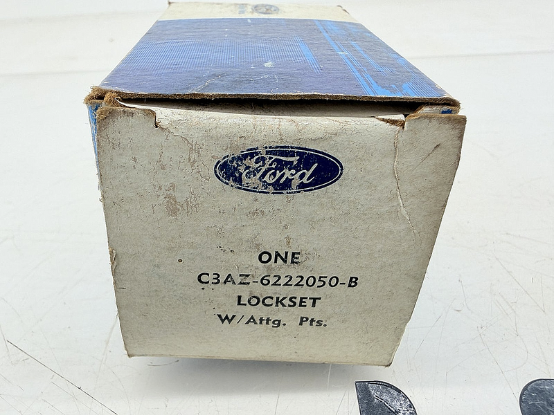 NOS 1961 - 1964 FORD GALAXIE FAIRLANE LOCK CYLINDER SET KEYS C3AZ6222050B C77-10