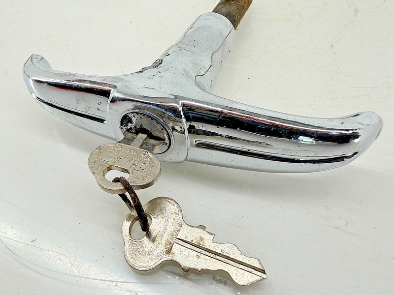 Vintage OEM GM 1946 1947 1948 Oldsmobile Trunk Handle w/ Keys C67-17