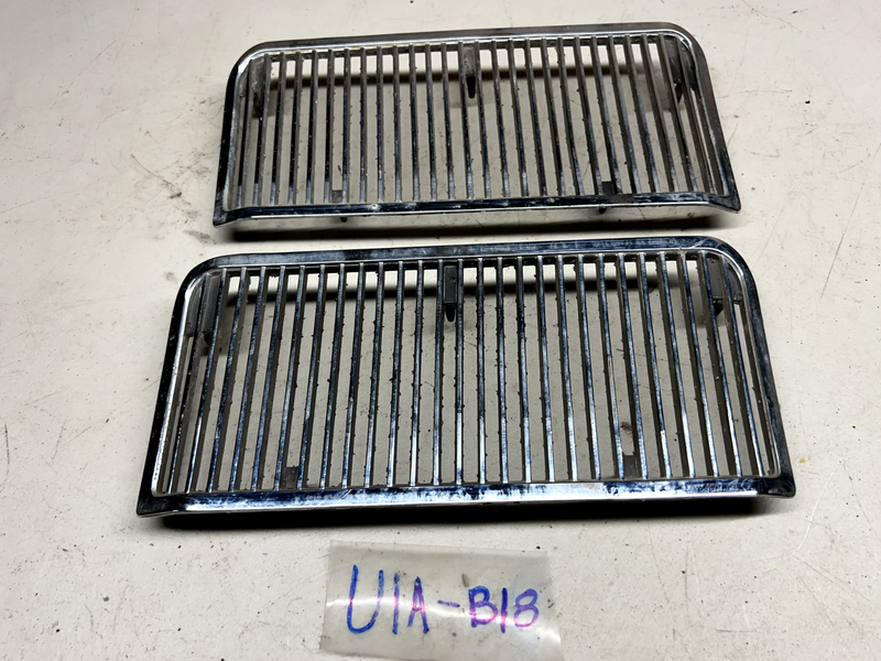 Original 1969 Chevrolet Chevelle Hood Inserts Grills 3915489 LH 3915490 RH B18-1