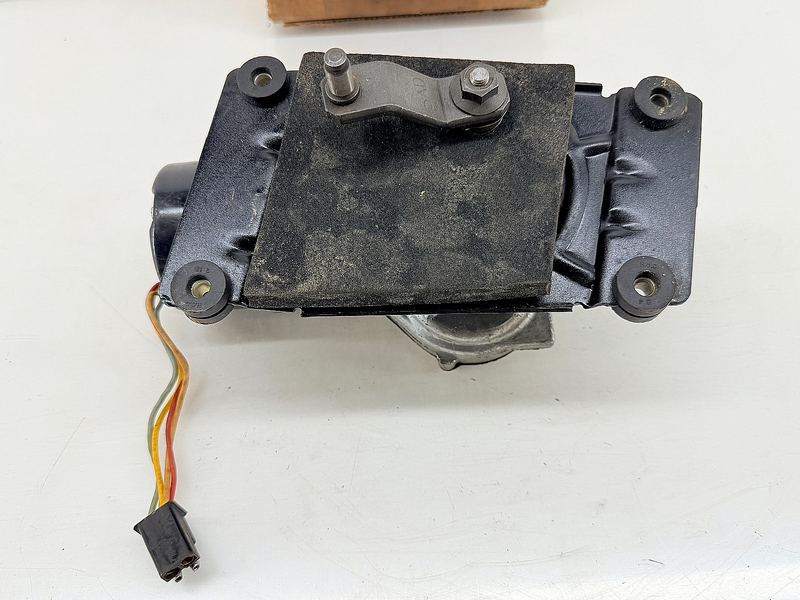NOS 1965 - 1968 Custom Galaxie 500 XL LTD 2-SPEED WINDSHIELD WIPER MOTOR C72-1