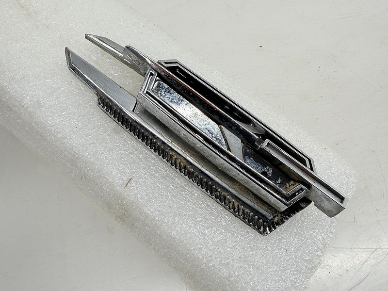 OEM 1971-1973 Oldsmobile Toronado Emblem Grille 408963 E9-64