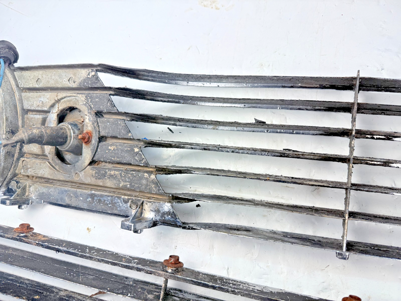 Vintage OEM 1960 Pontiac Bonneville Grill Left Right LH RH 536072 536073 B16-2