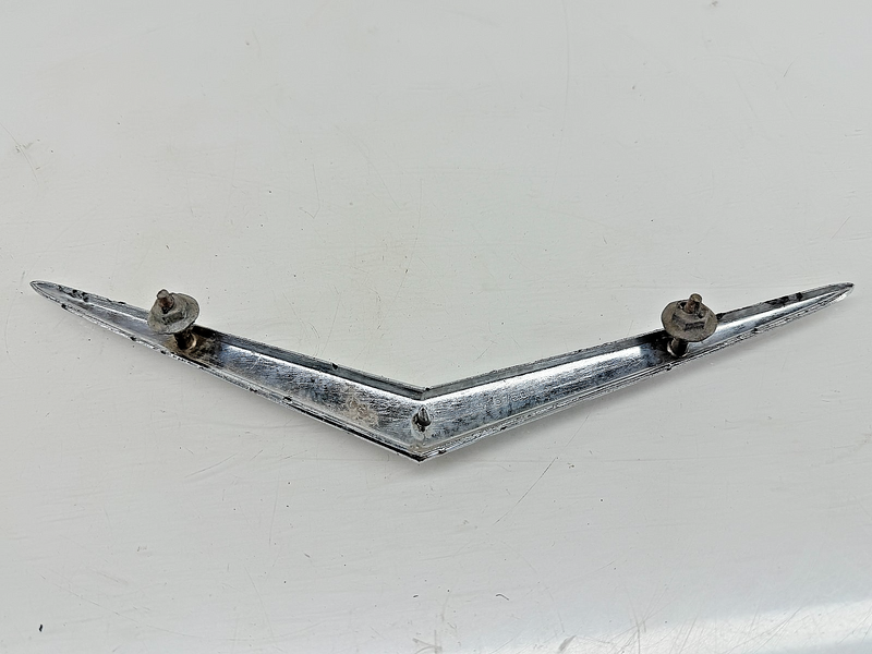 OEM 1960 Chevy Impala Bel Air Trunk V Emblem 3757503 E9-111