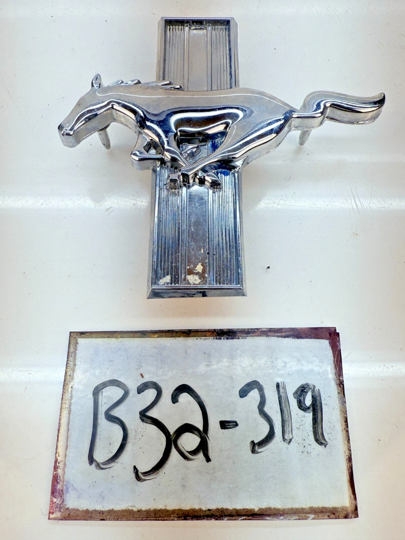 OEM 1968 FOMOCO / Ford Mustang Front Fender Emblem RH C8ZB-16C228-C B32-319