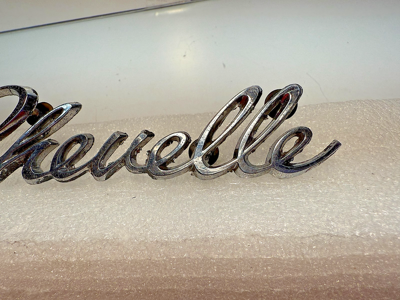 VINTAGE 1968 CHEVY CHEVELLE REAR DECK EMBLEM SCRIPT 7740129 GM B32-47