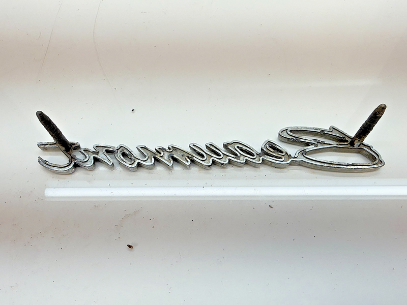 RARE VINTAGE ORIGINAL Beaumont Emblem E8-56