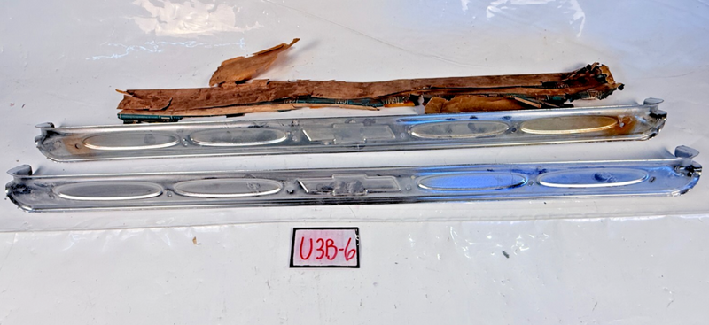 NOS 1960 - 1966 Chevrolet Pickup Ex G10 Pair Front Door Sill Plate 3882418 U3B-6