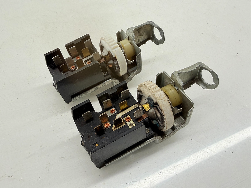 (1) OEM 1965 - 1967 MERCURY COMET COUGAR FORD FAIRLANE HEADLIGHT SWITCH C56-60