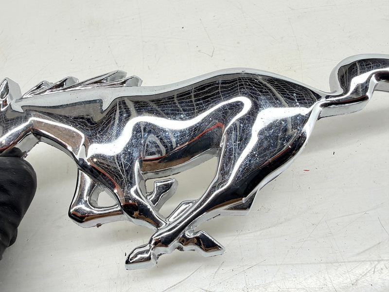 NOS 1971 - 1973 FORD MUSTANG GRILL EMBLEM D1ZB-8216-A C67-49