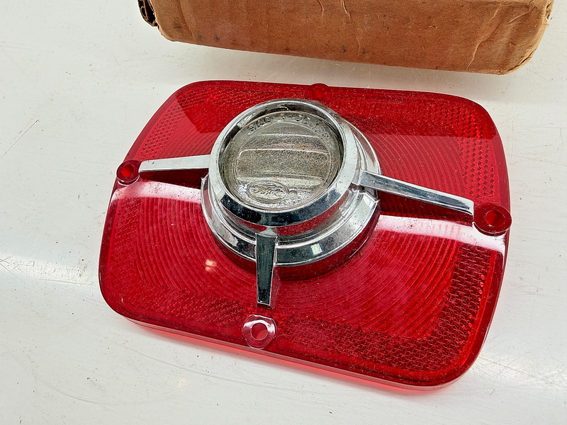 NOS 1965 FORD FAIRLANE 500 WAGON TAIL LIGHT LENS C5OZ-13450-D C68-12