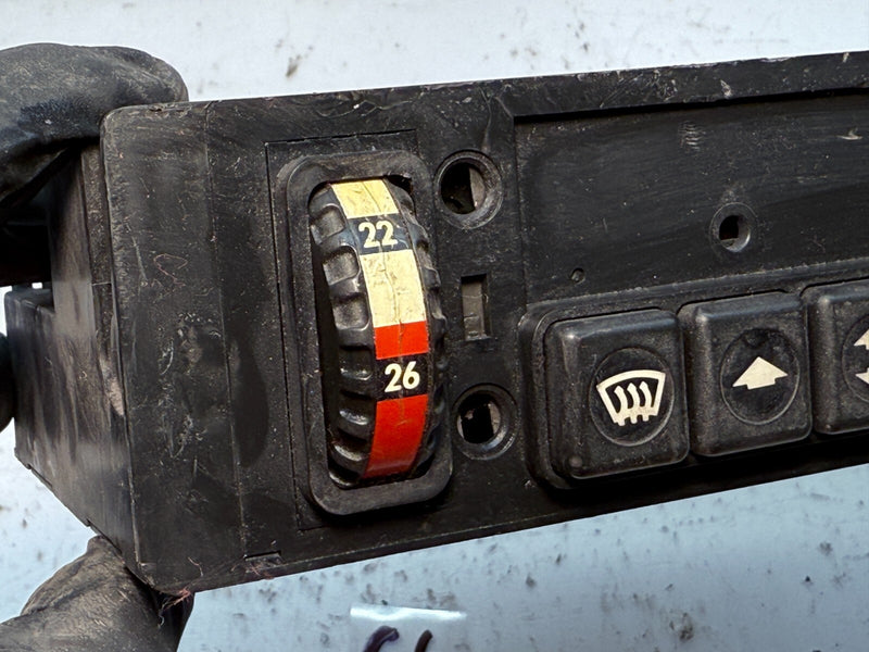 Mercedes W201 Push Button Climate Control Unit 2018300385 201 830 03 85 C6-15