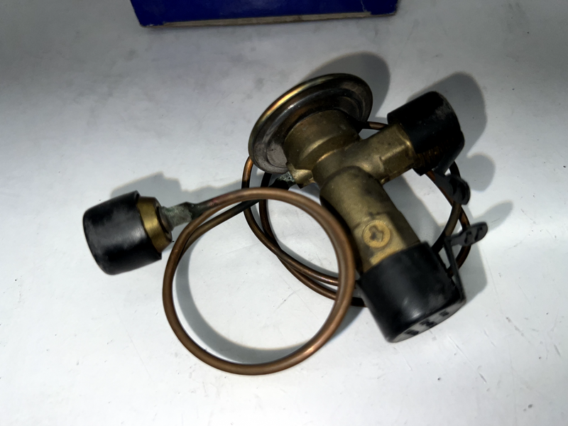 NOS OEM 3522250 1394712 Volvo 240 244 245 Air Conditioning Expansion Tap C1-17