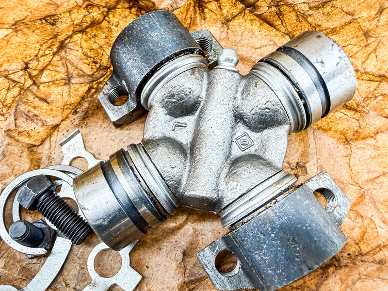 NOS 1950s 1960s UDS UNIVERSAL JOINT with BOLTS and LOCK PLATES C78-66