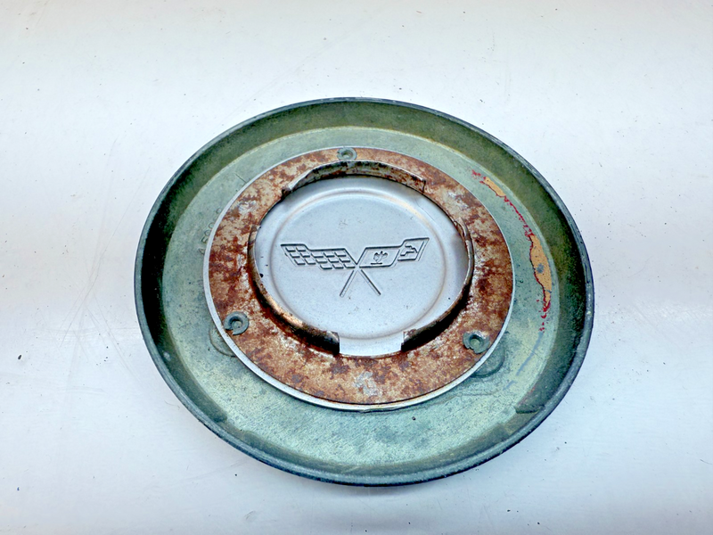 OEM 1977 - 1982 Chevy Corvette BLACK Horn Button Insert w/ Emblem 459082 B83-49