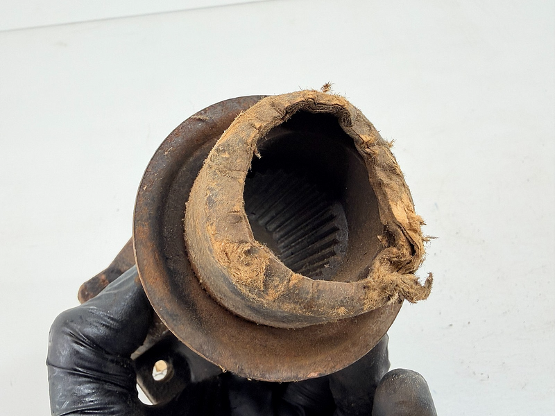 NOS OEM FORD 1960 GALAXIE REAR AXLE JOINT FLANGE ASSY C0AW-4851-B C64-36