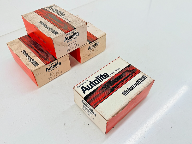 (1) NOS 1958 - 1974 Ford Mustang T-Bird Bronco Spark Plug Set B8A-12405-A C74-30