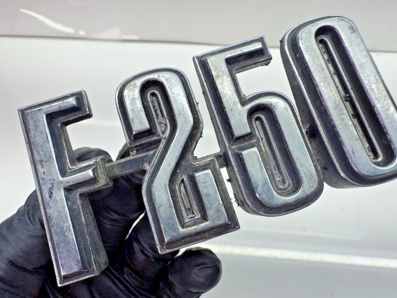 OEM 1973 - 1979 Ford Truck F-250 Emblem D4TB-16702-BA 74 75 76 77 78 B32-132
