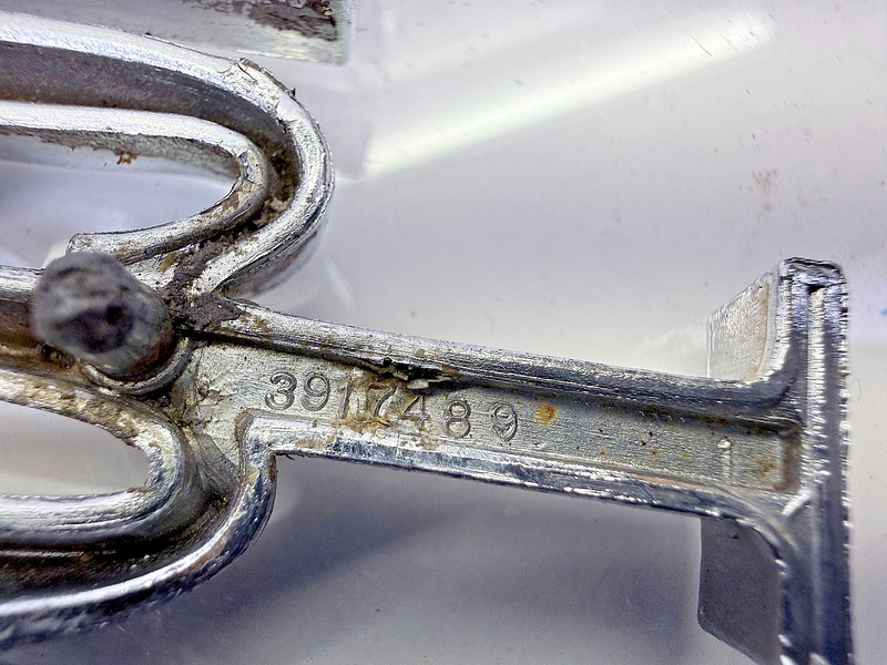 OEM 1968 Chevrolet Impala Front Fender Script Emblem Name Plate 3917489 68 E8-83