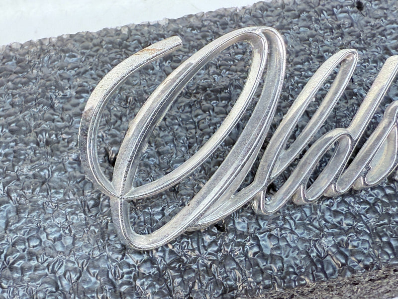 1972 - 1977 OLDSMOBILE CUTLASS TRUNK LID EMBLEM 9858568 B32-348