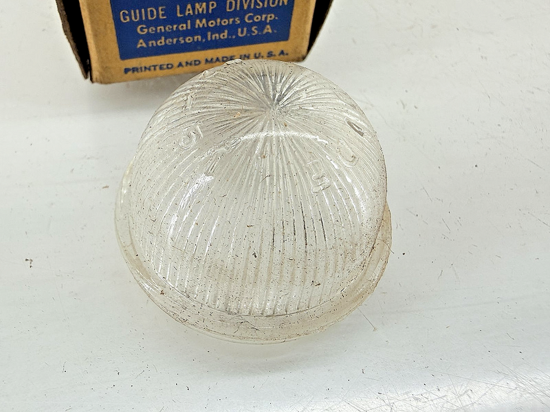 NOS 1951 1952 1953 1954 PONTIAC OLDSMOBLE LICENSE PLATE LIGHT LENS 5940540 C77