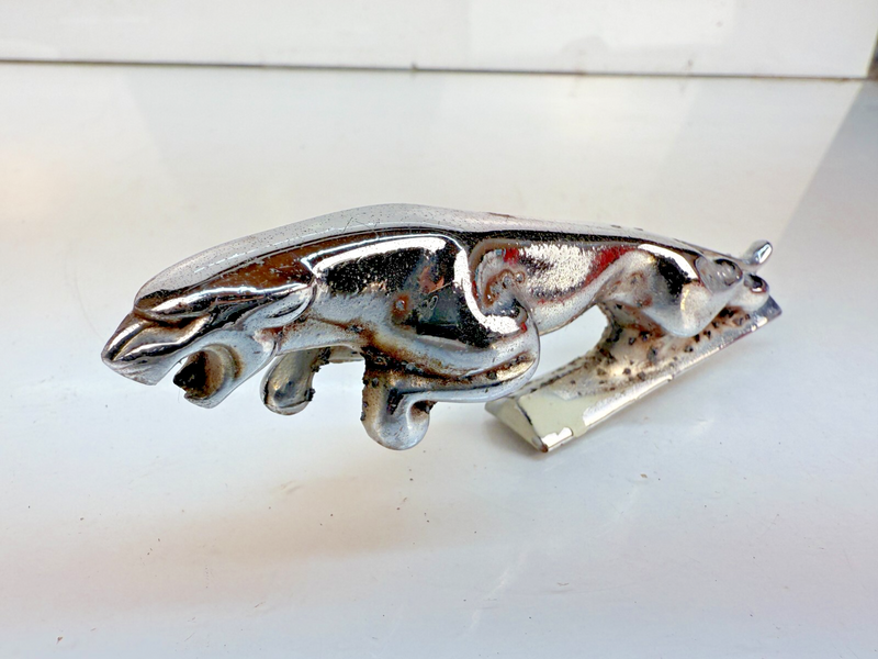 OEM 1980 JAGUAR XJ6 CAT LEAPING HOOD EMBLEM LOGO BADGE SYMBOL 7242653 B32-230