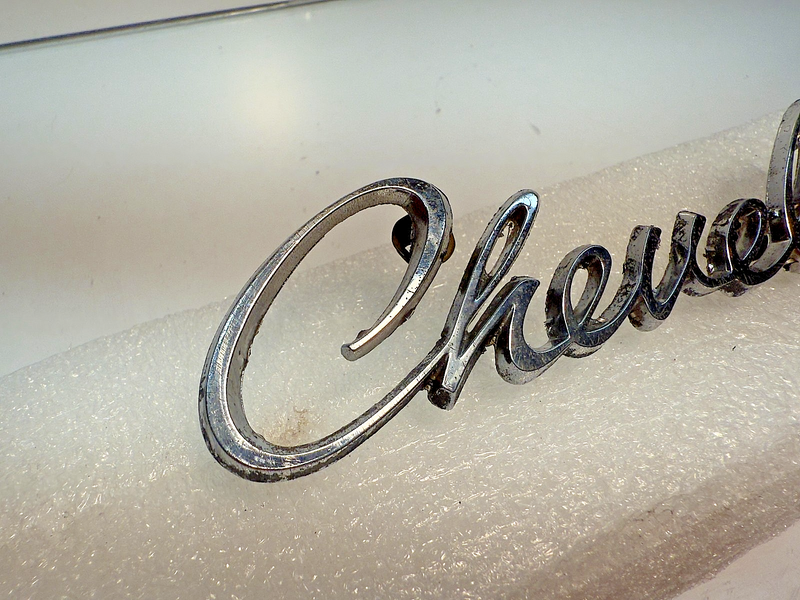 VINTAGE 1968 CHEVY CHEVELLE REAR DECK EMBLEM SCRIPT 7740129 GM B32-47