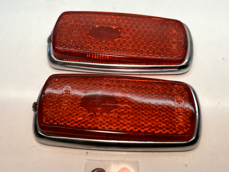 OEM VINTAGE MERCEDES BENZ ULO 302 10/20 REAR SIDE MARKER LENS SAE AP2 DOT C2-49