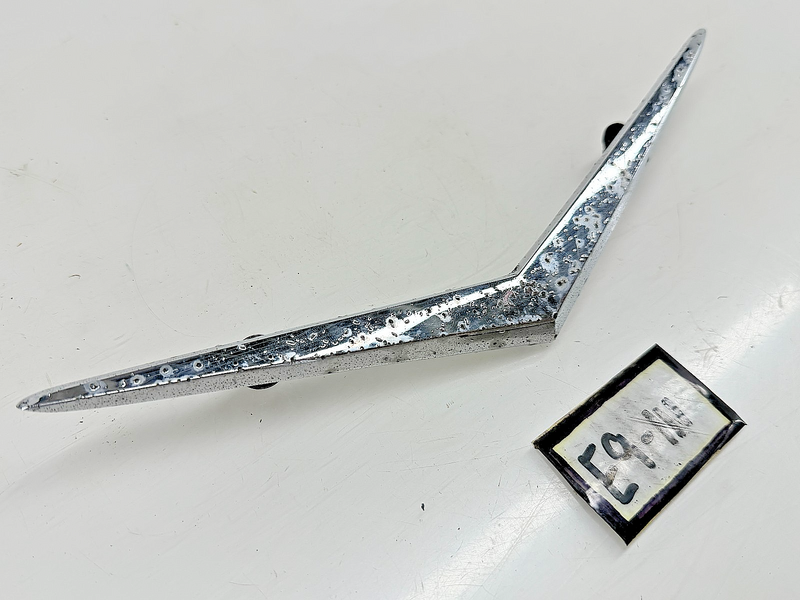 OEM 1960 Chevy Impala Bel Air Trunk V Emblem 3757503 E9-111