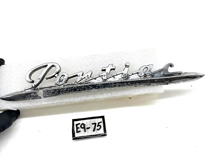 RARE OEM 1951 1952 Pontiac Emblem Script Nameplate 511997 51 52 E9-75