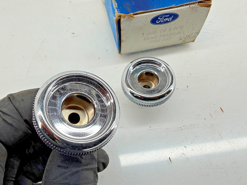 NOS 1980 - 1984 FORD THUNDERBIRD OUTER RADIO KNOBS E0AZ-18830-A C62-17