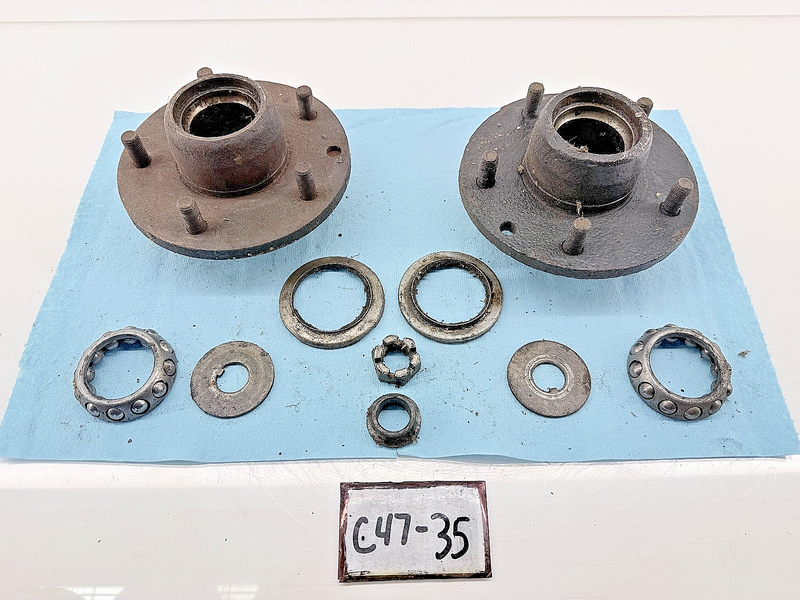 OEM 1958 - 1964 Chevrolet Impala Pair of Front Wheel Bearing Hub Housing C47-35